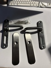 Poignée de porte sur plaque