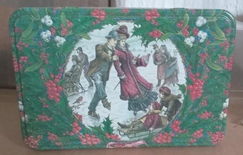 Jolie ancienne boîte - , en