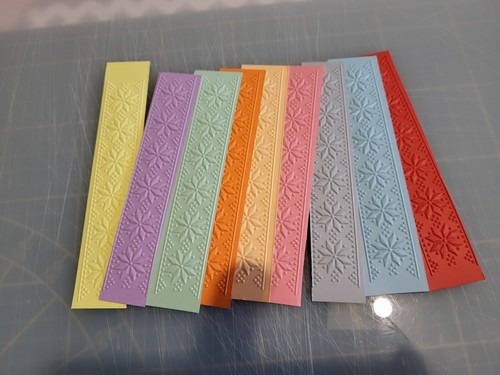 Papier peint frise relief - en,