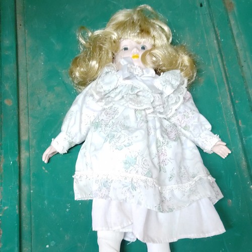 Poupée porcelaine fille - de,