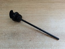 UN BOUCHON NIVEAU HUILE MOTEUR