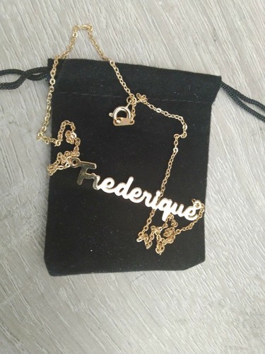 Collier ras cou prénom - cou,