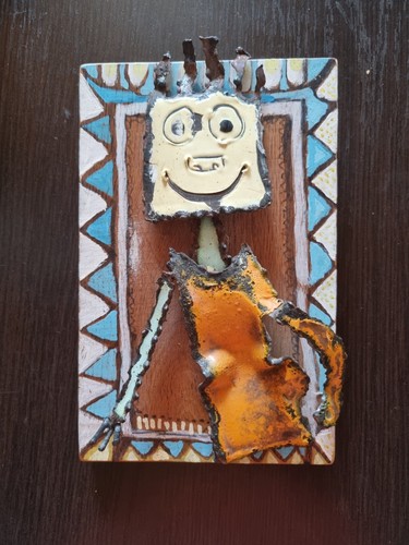Sculpture murale personnage