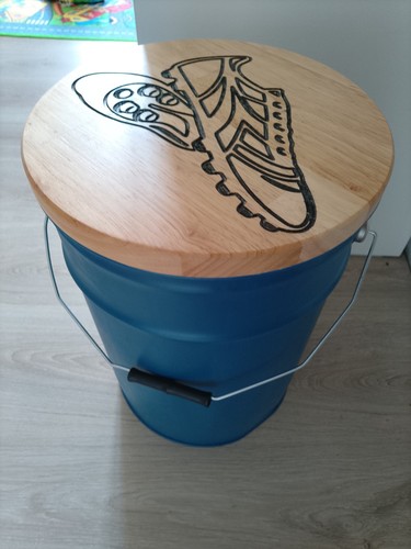 Seau tabouret table de nuit - seau, tabouret,