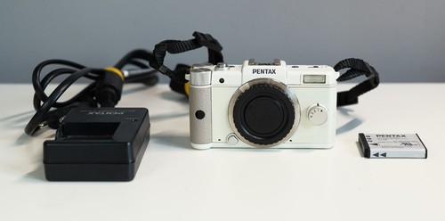 Pentax camera body white - q,