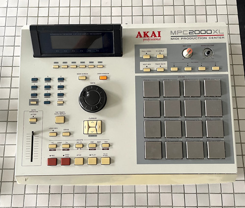 Akai mpc 2000 - mpc, outs)