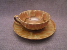 Tasse et sous-tasse en grès