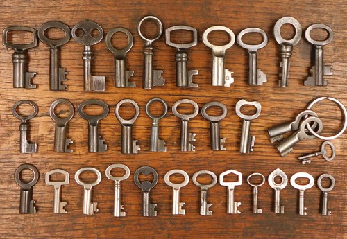 Lot anciennes clés clefs - lot,
