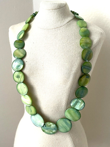 Collier nacre vert très - vert,