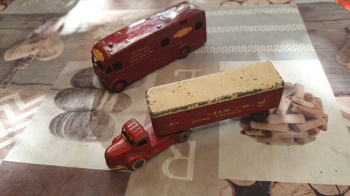 Lot camions métal - de, 2
