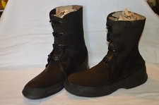 PAIR OF AMERICAN OVERS SHOES HOOD RUBBER 1944-AMERICAN OVERSHOES BOOTS 2°WW