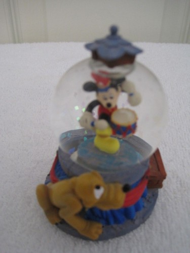 Disney snow globe mickey - globe,