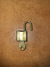 Cadenas authentique Hermès