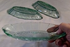 3 RAMEQUINS OVALES EN VERRE PRESSE VERT ANNEES 40/50