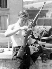 WW2 Photo WWII German Soldier Cleaning Mauser 98k World War Two Wehrmacht / 2444