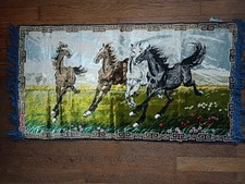 Tapis chinois représentant 4 chevaux galopant