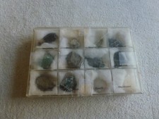 COFFRET 12 PIERRES  MINERAUX DU MONDE SEMI-PRECIEUSES