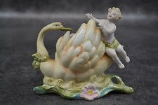 ANCIEN BISCUIT AVEC CYGNE AP129