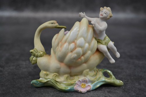 Ancien biscuit avec cygne - ancien,
