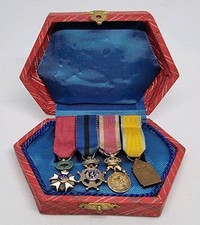 Lot de 4 médailles de