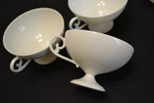 8 tasses à thé porcelaine blanche sur pied limoges