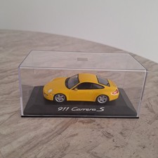 PORSCHE 911 Carrera S Jaune