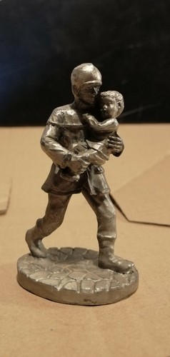 Figurine pompier qui sauve - , un