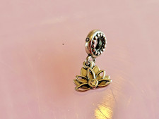 pendentif FLEUR DE LOTUS  pour collier ou bracelet