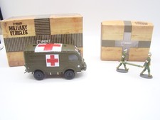 DIREKT COLLECTION - 1/43 - RENAULT R2087 AMBULANCE WITH STRETCHER CARRIERS - LIMITED -