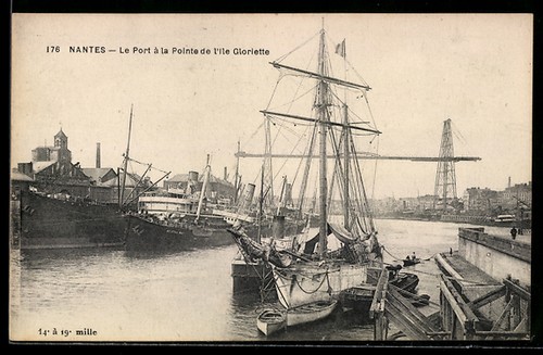 Cpa nantes port à la - le,