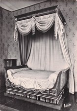 37 AMBOISE LE CHATEAU XVE SECLE BED AU CIPHER DU ROI LOUIS PHILIPPE