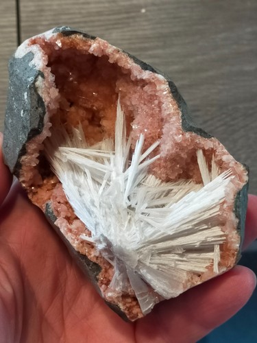 Top scolecite geode avec - scolecite,