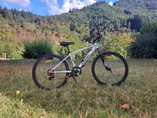 vélo Btwin Decathlon enfant blanc 4 vitesses béquille pompe