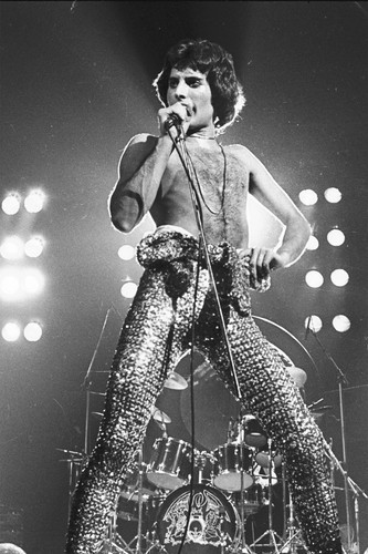 Freddie mercury singing during - mercury,
