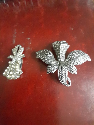 Broches type fleur lys - broches,