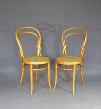Deux chaises N°14 cannées à