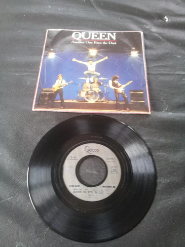 Queen another one - t,