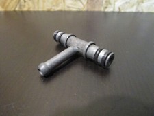 Raccord en T de carburateur