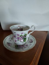 Tasse A Thé En Porcelaine Anglaise Queen's February Violette