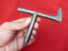 tire fond de tonnelier outil
