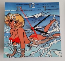 Horloge Carrée Murale en Bois