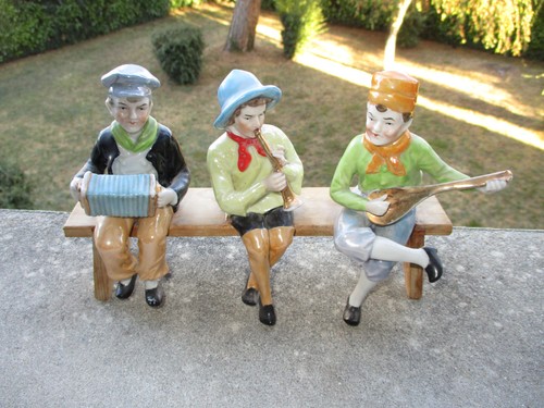 Ancien amusant groupe - , en