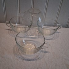 4 tasses en verre transparente