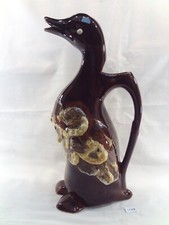 Pichet en faïence en forme de