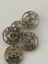 5 boutons chanel argente