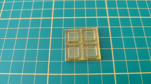 Polyominos jaune carré 2x2