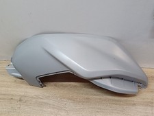 UN CACHE FLAN DROIT CARENAGE