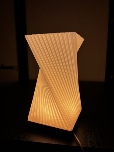 Lampe table torsadée - de,