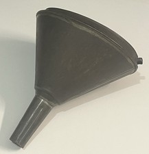 Outil Ancien entonnoir avec