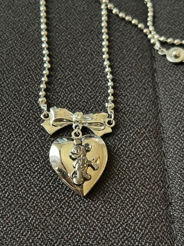 Collier pendentif médaillon